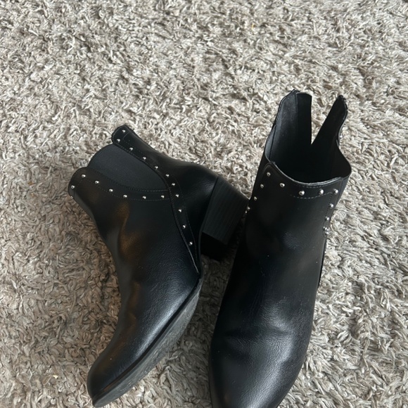 Women Studded Boots - Picture 7 of 9